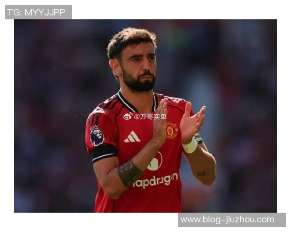 邮报：曼联去年夏天考虑卖掉B费简直疯了，今夏需要说服他留队